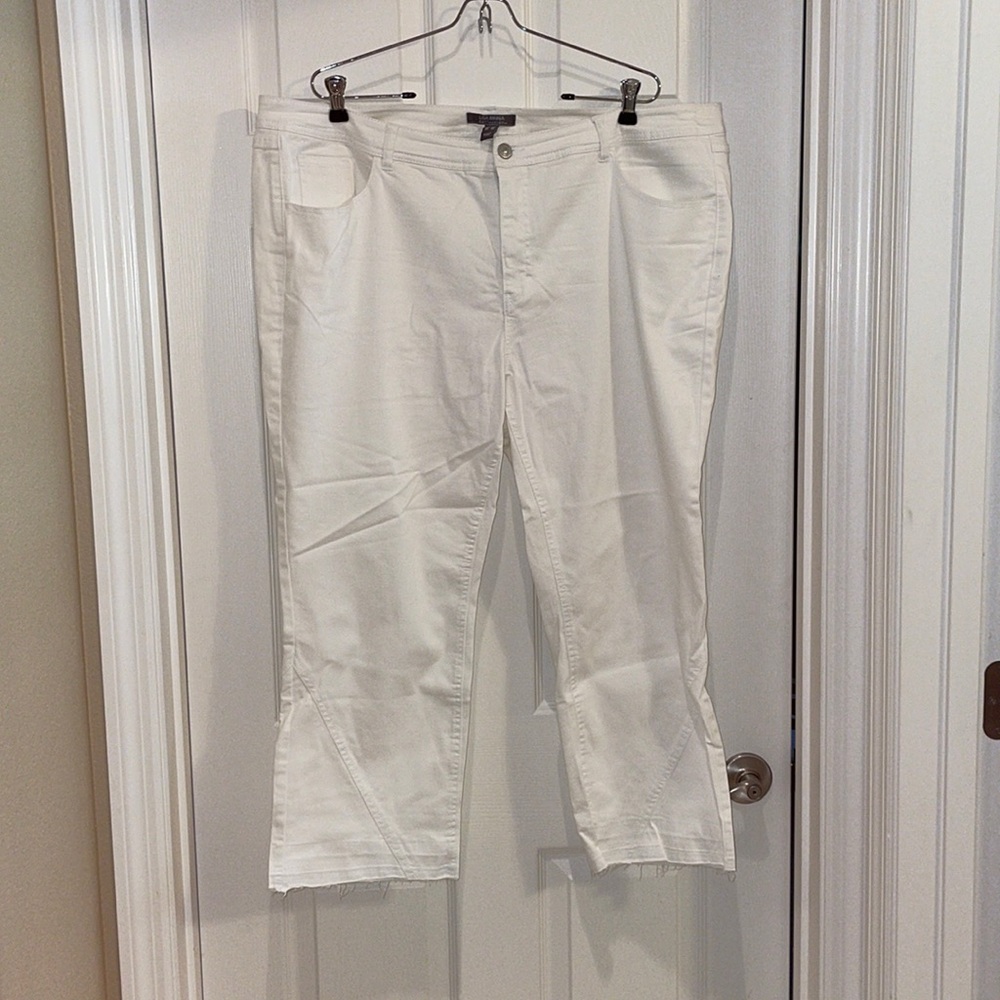 Lisa Rinna Denim Capris With Diagonal Distressed Hem